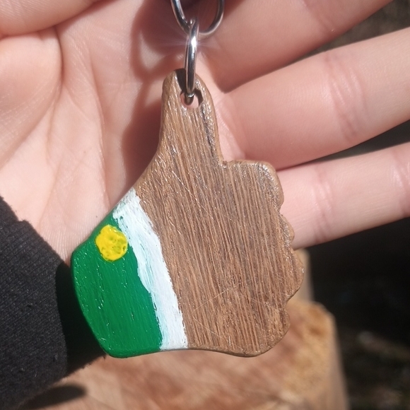 Wood Thumbs Up Keychain - Picture 3 of 4